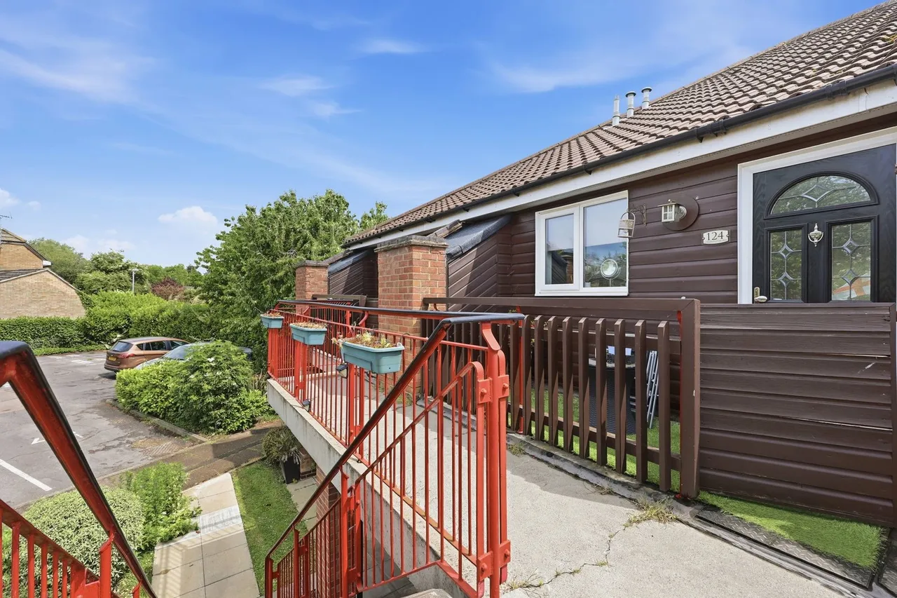 Charleston Avenue, Basildon, SS13 1JH, photo 3