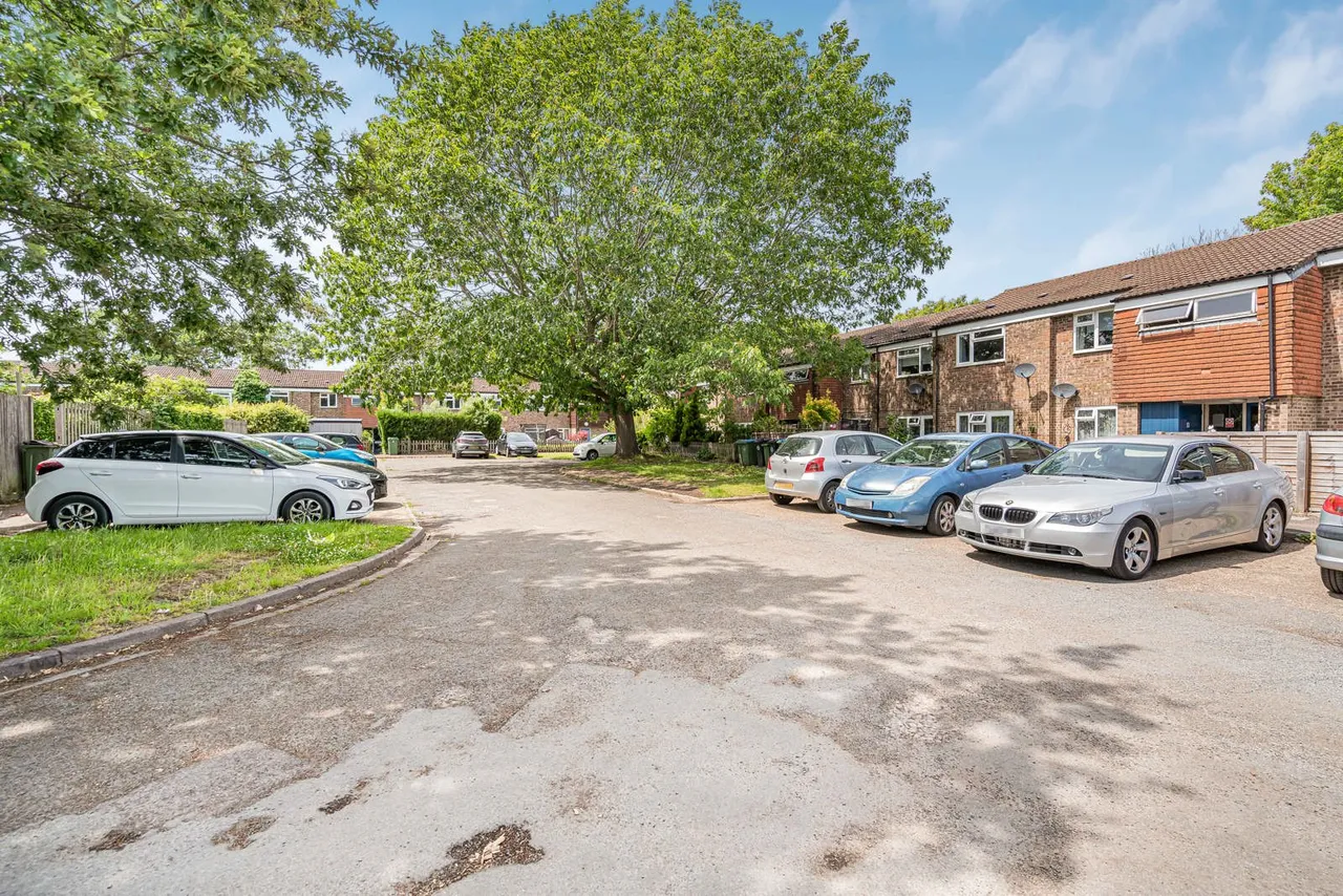 Queens Court Ride, Cobham, KT11, photo 9