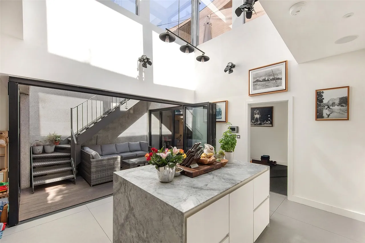 5 bed house for sale, Parsifal Road, London