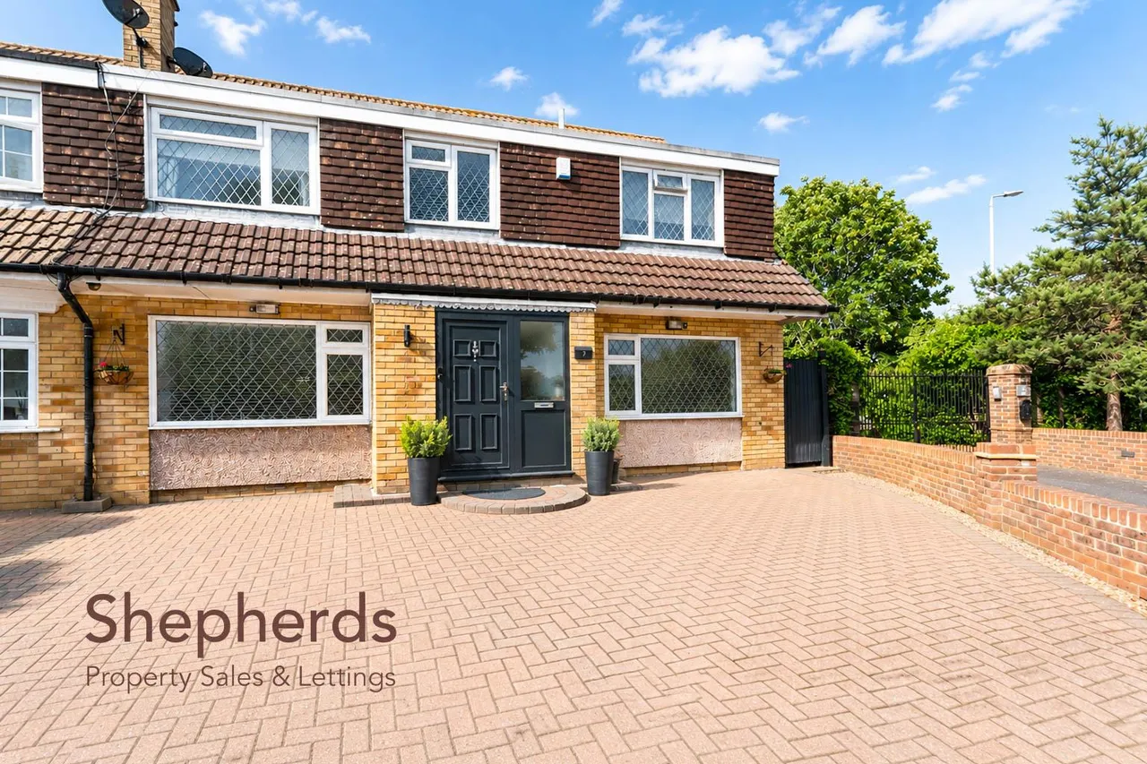 4 bed house for sale, Perrysfield Road, Cheshunt, EN8