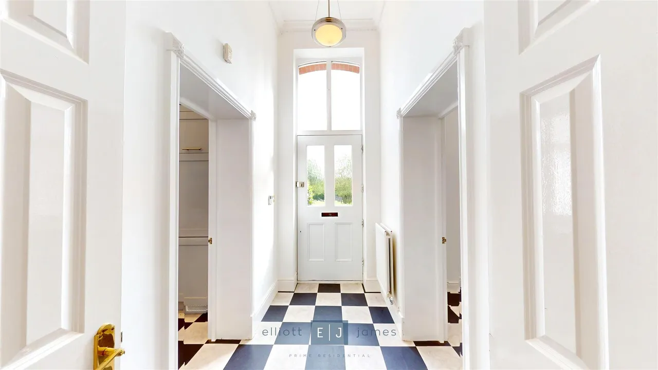 Brandesbury Square, Woodford Green, IG8, photo 9