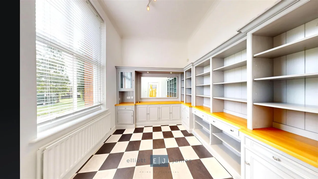 Brandesbury Square, Woodford Green, IG8, photo 4
