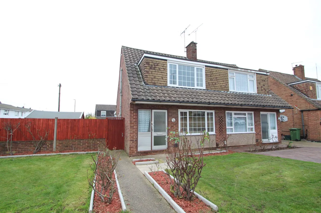 3 bed house for sale — Swale Road, Dartford
