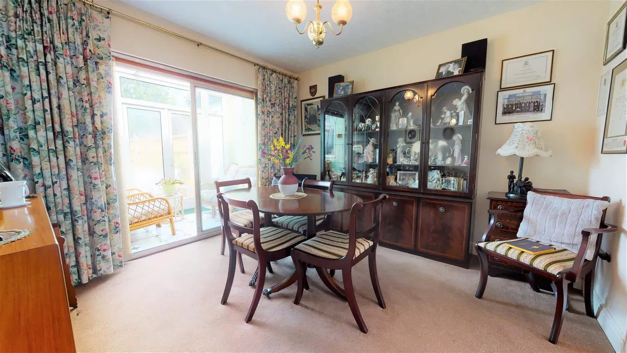 Oakwood Hill, Loughton, photo 6