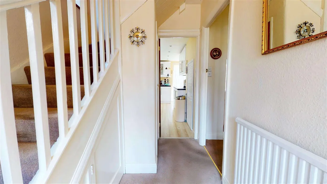 Oakwood Hill, Loughton, photo 2