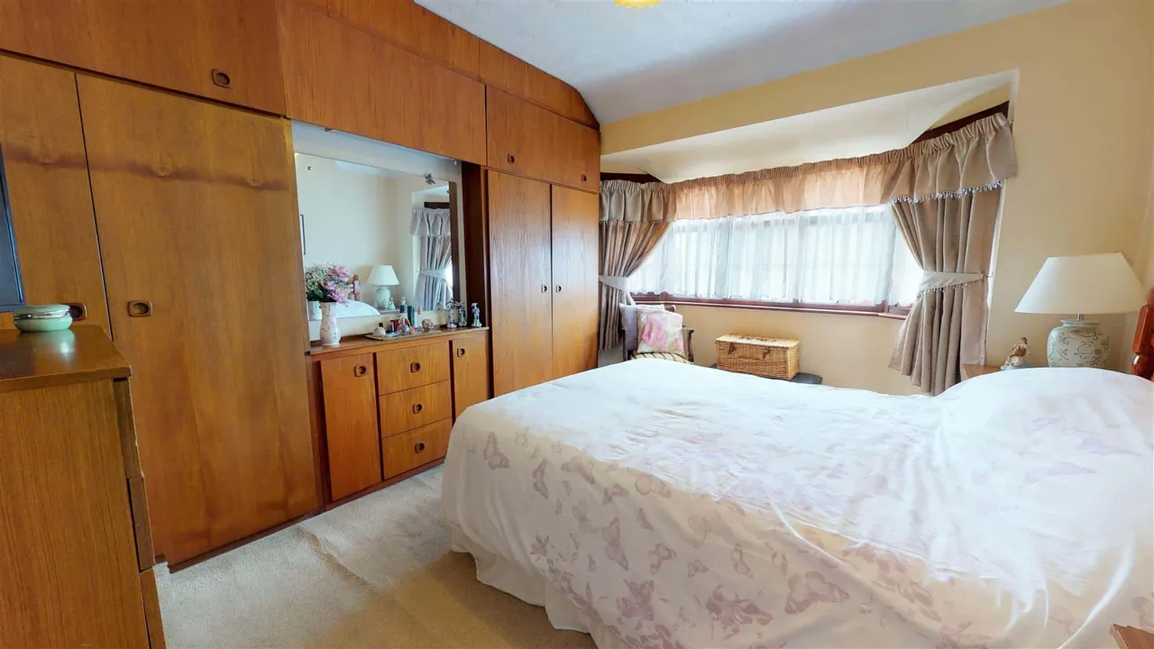 Oakwood Hill, Loughton, photo 10