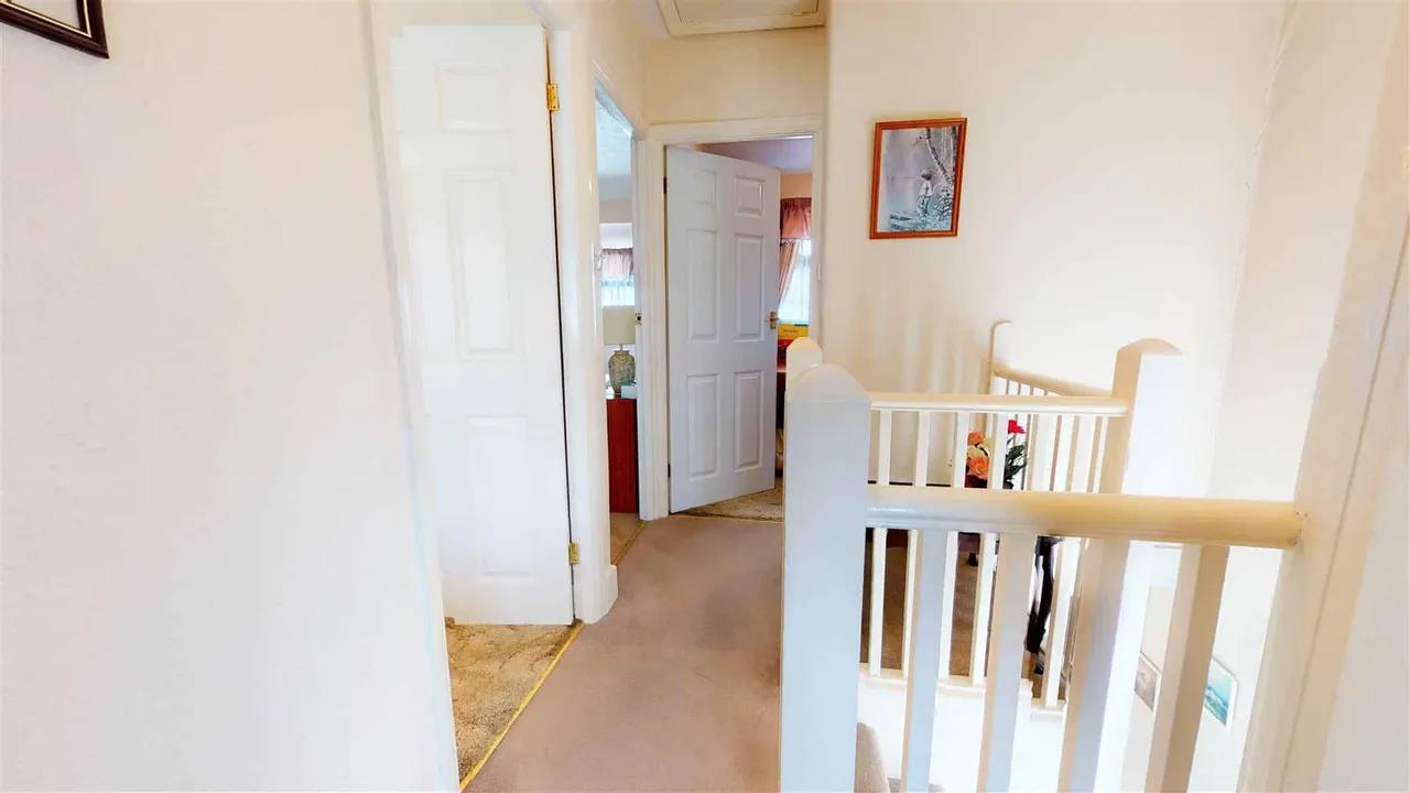 Oakwood Hill, Loughton, photo 9