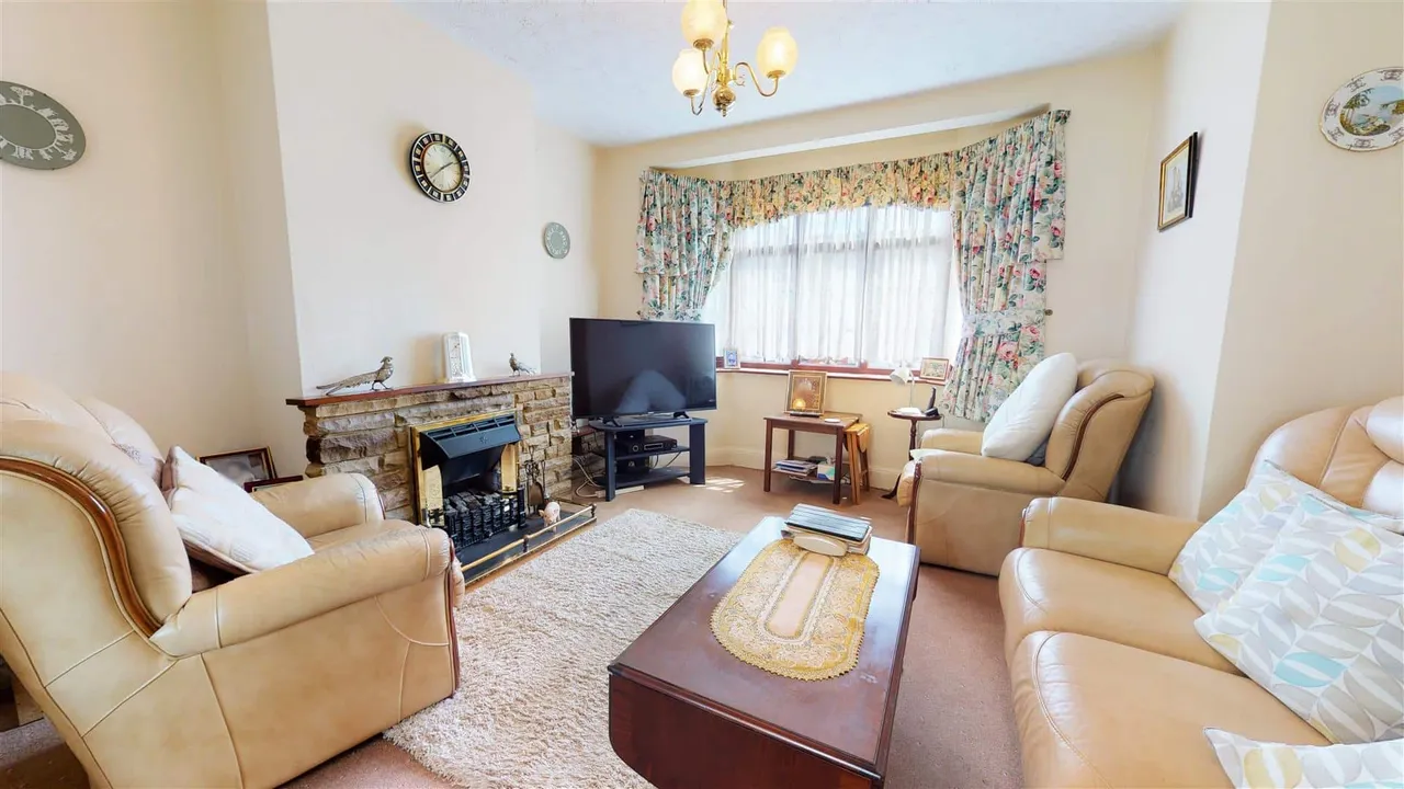 Oakwood Hill, Loughton, photo 5