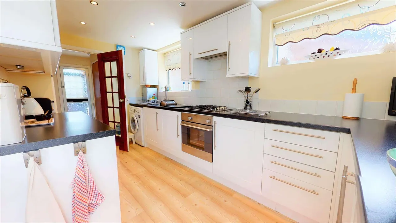 Oakwood Hill, Loughton, photo 4