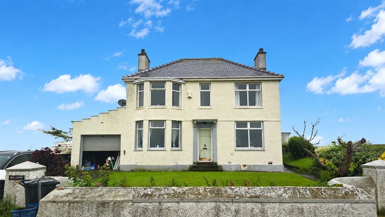 4 bed house for sale, Rhosgoch, LL66