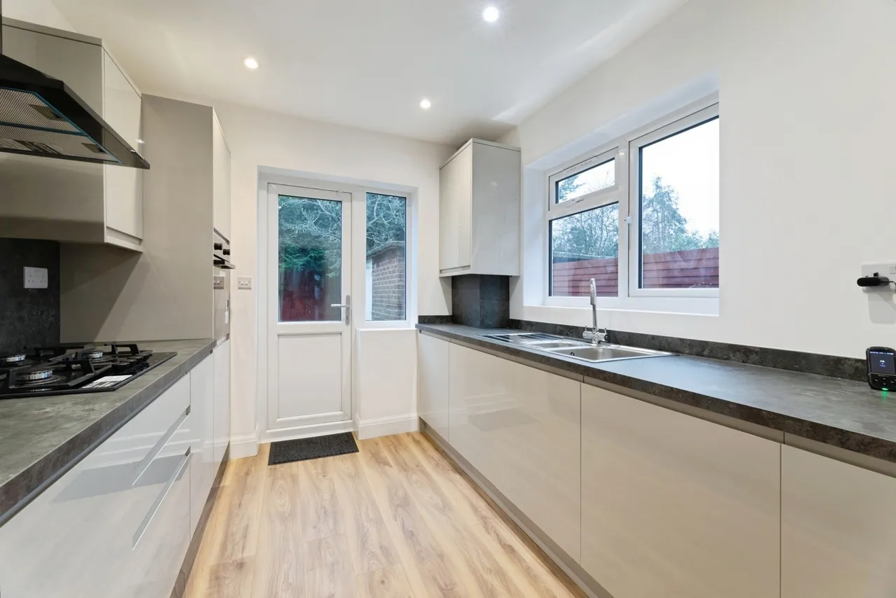Longport Close, ILFORD, Essex, IG6, photo 7