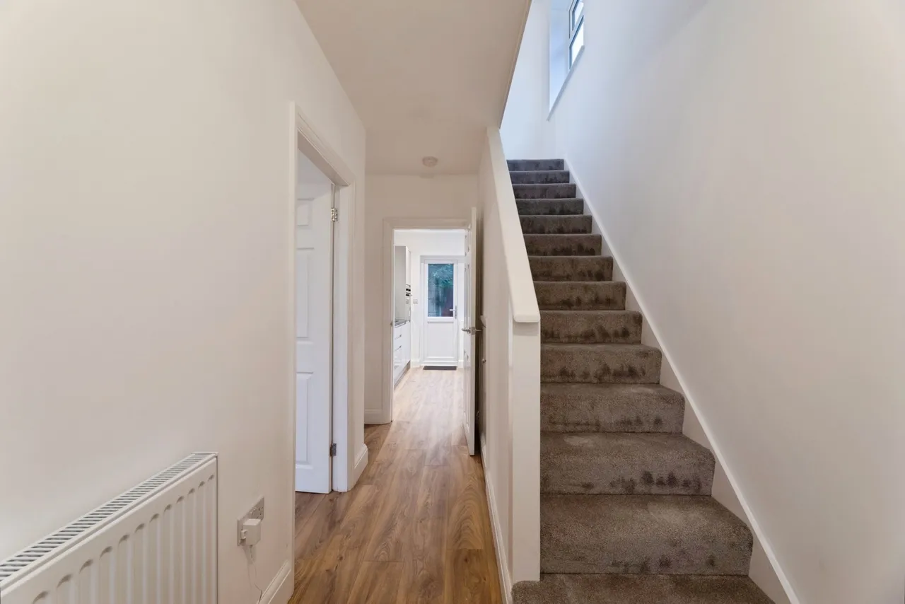 Longport Close, ILFORD, Essex, IG6, photo 3