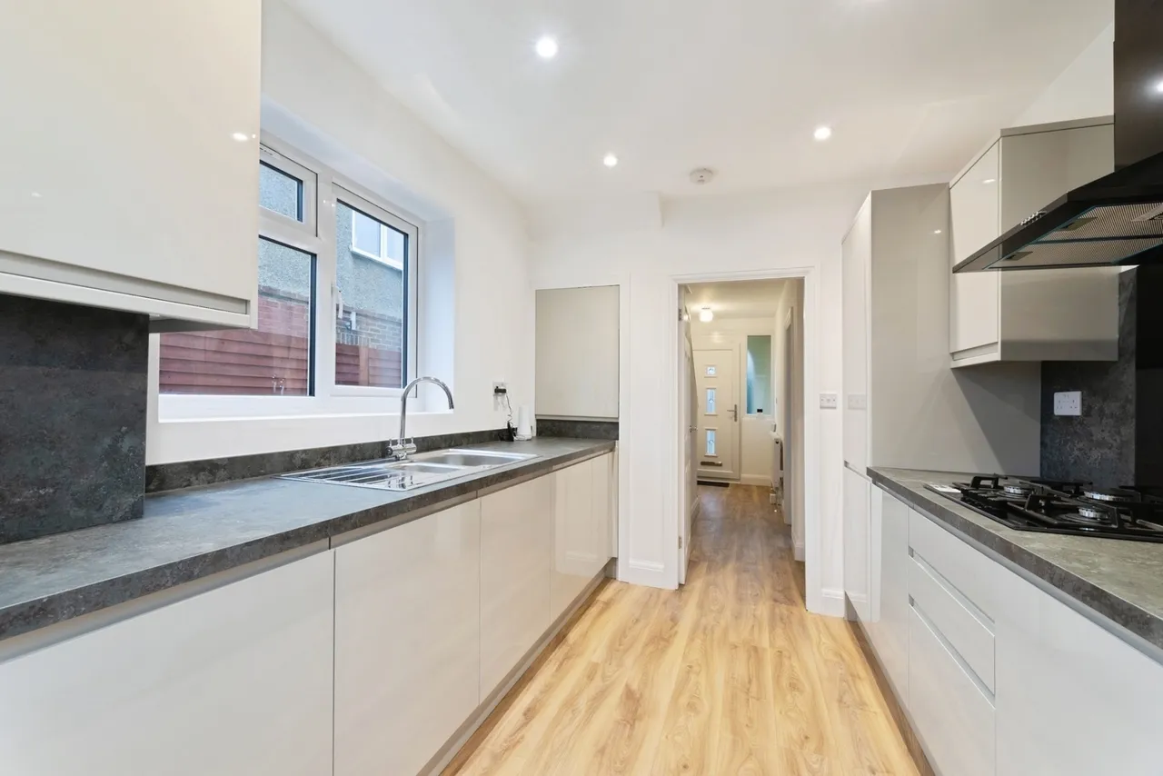 Longport Close, ILFORD, Essex, IG6, photo 9