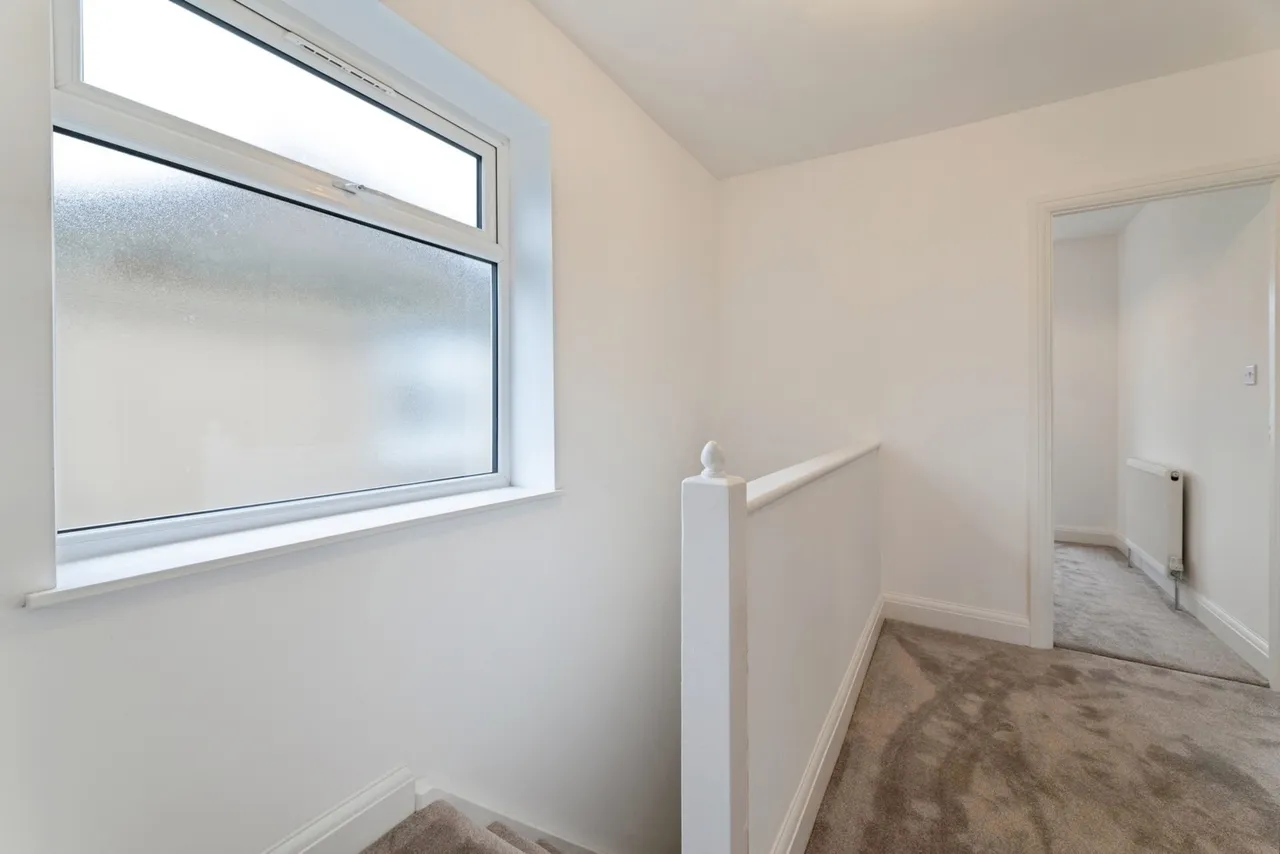 Longport Close, ILFORD, Essex, IG6, photo 10