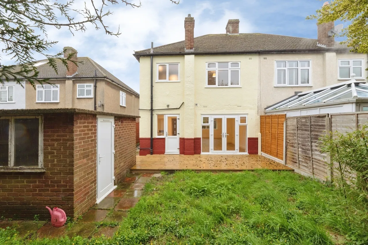 Longport Close, ILFORD, Essex, IG6, photo 18