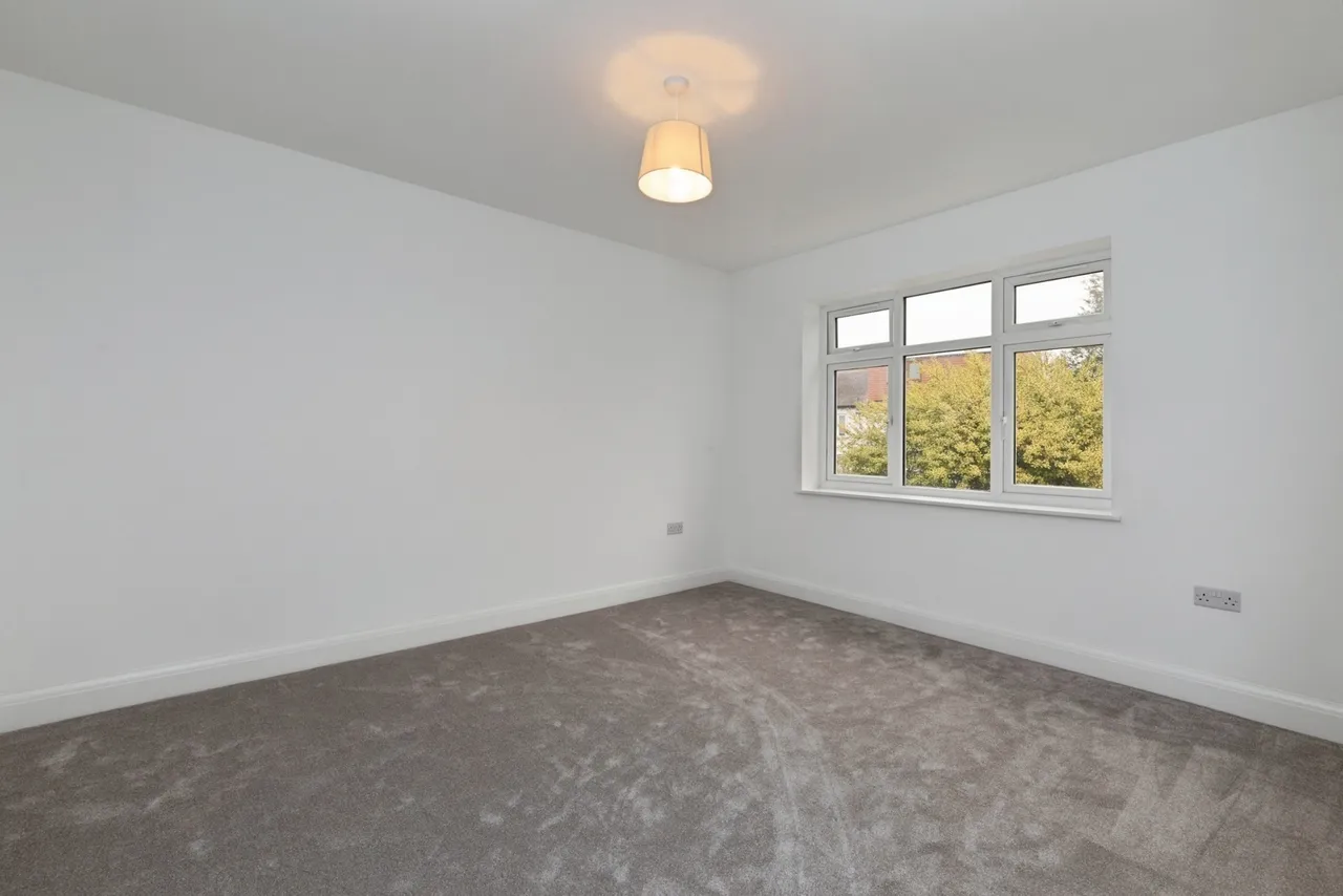 Longport Close, ILFORD, Essex, IG6, photo 12