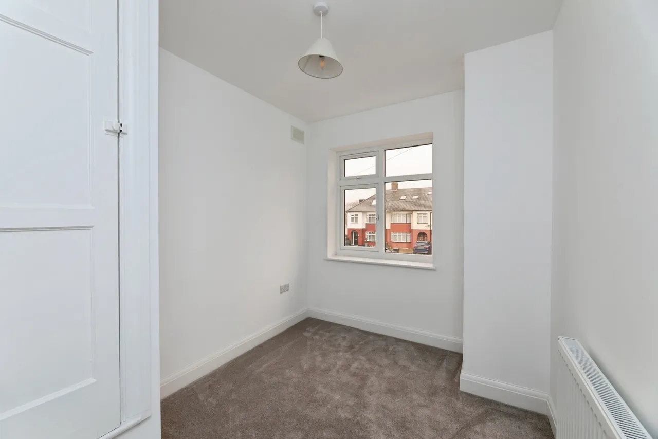 Longport Close, ILFORD, Essex, IG6, photo 13