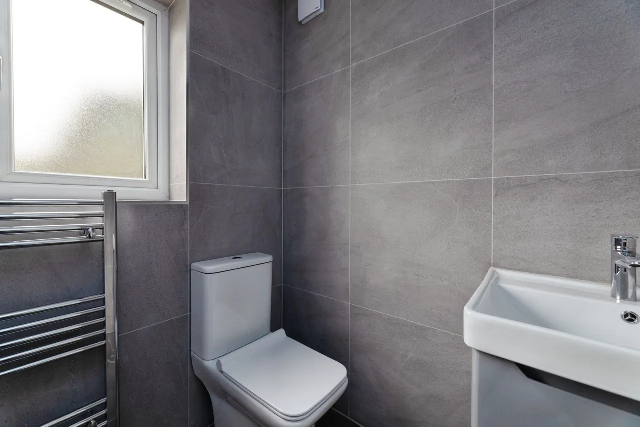 Longport Close, ILFORD, Essex, IG6, photo 16