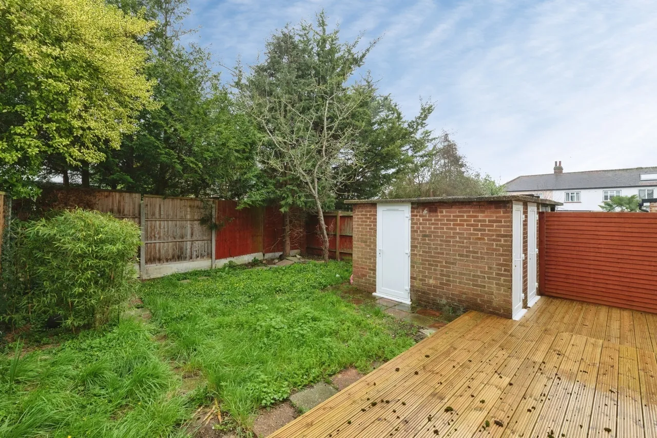 Longport Close, ILFORD, Essex, IG6, photo 17