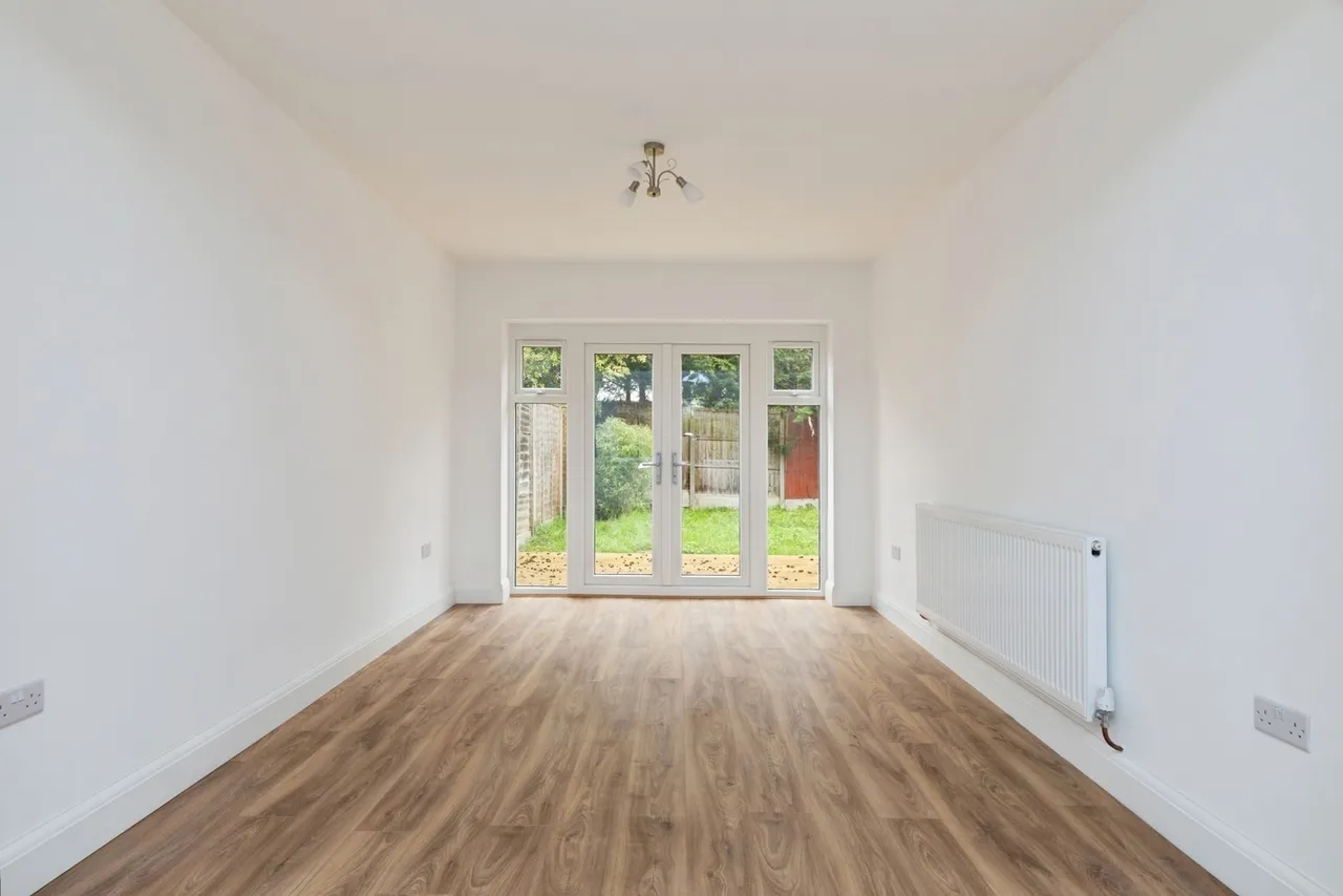 Longport Close, ILFORD, Essex, IG6, photo 4