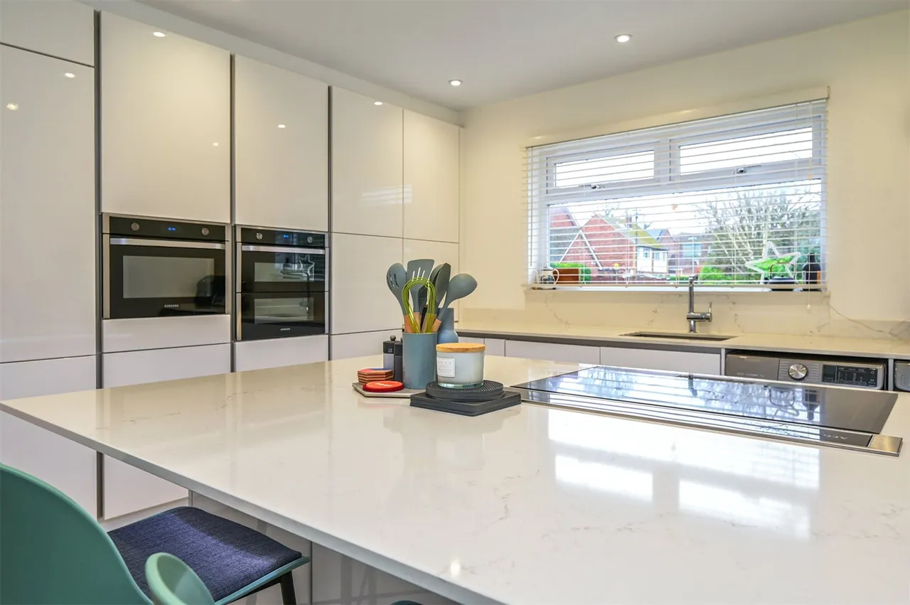 Mytchett Road, Mytchett, Camberley, GU16 6AH, photo 3