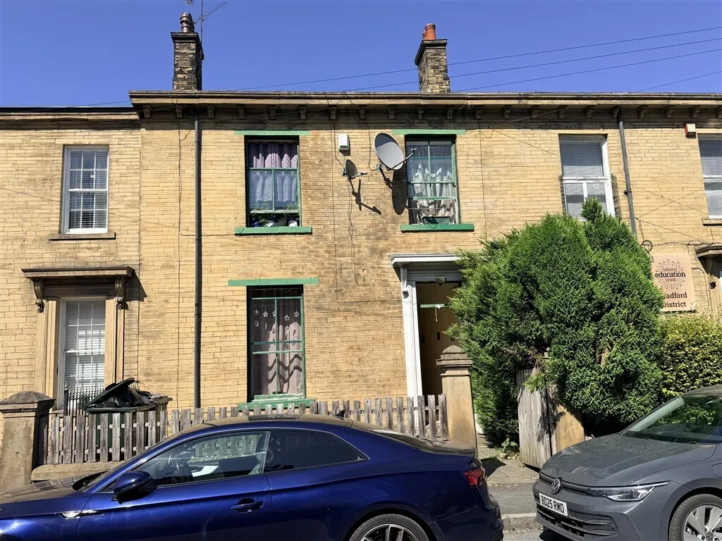 10 bed house for sale — Edmund Street, BRADFORD