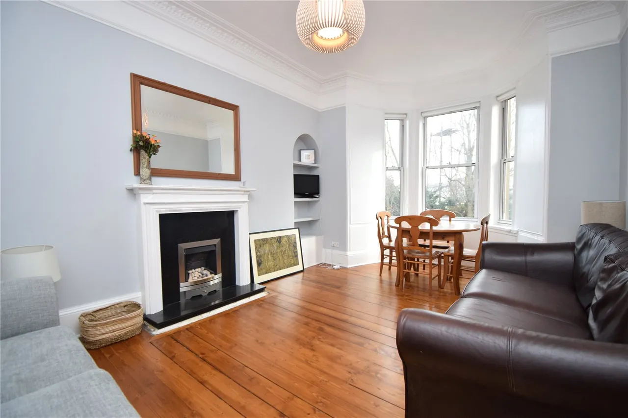 2 bed flat to rent, Marionville Road, Edinburgh, EH7