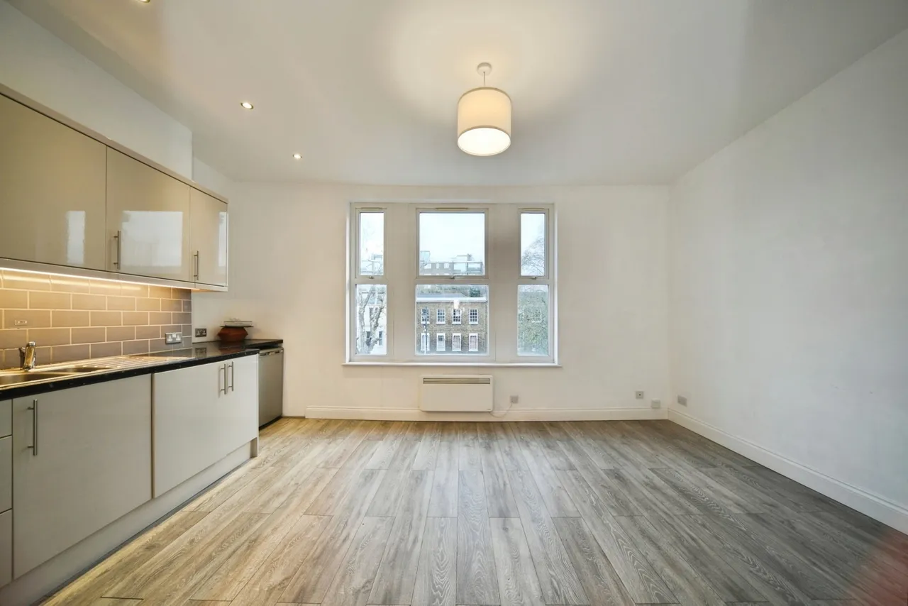Cedar Road, London, Ch, N17, photo 37