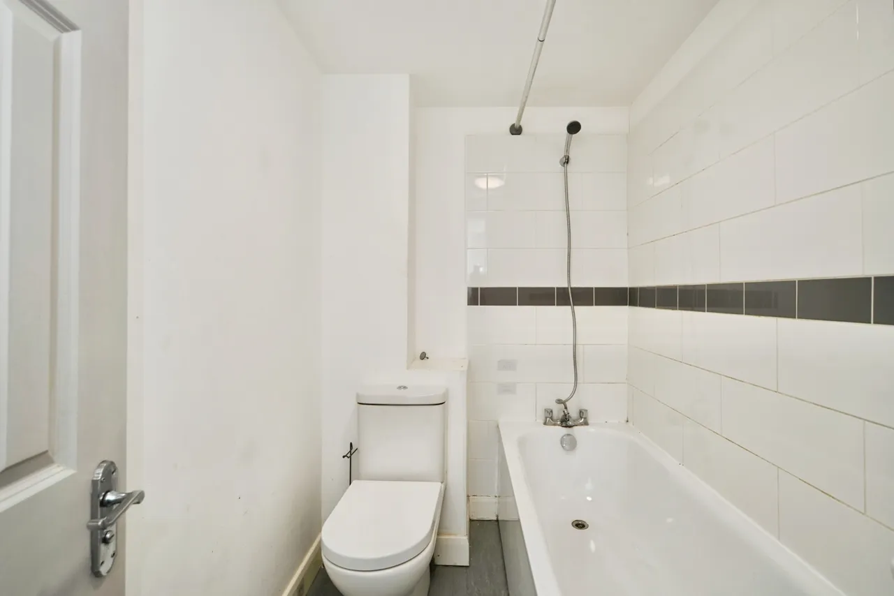 Cedar Road, London, Ch, N17, photo 41