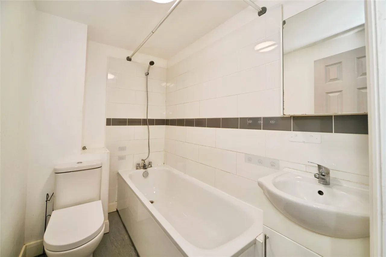Cedar Road, London, Ch, N17, photo 14