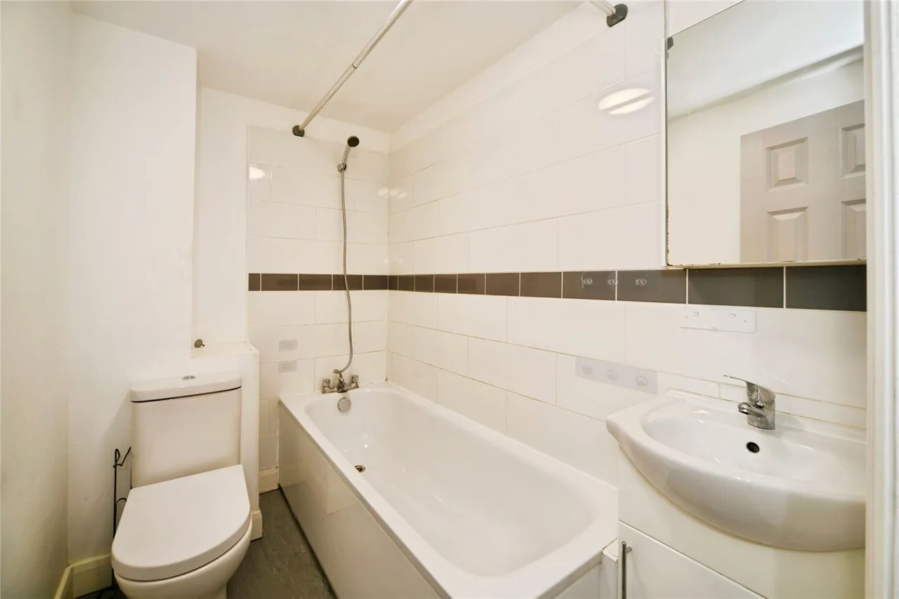Cedar Road, London, Ch, N17, photo 16