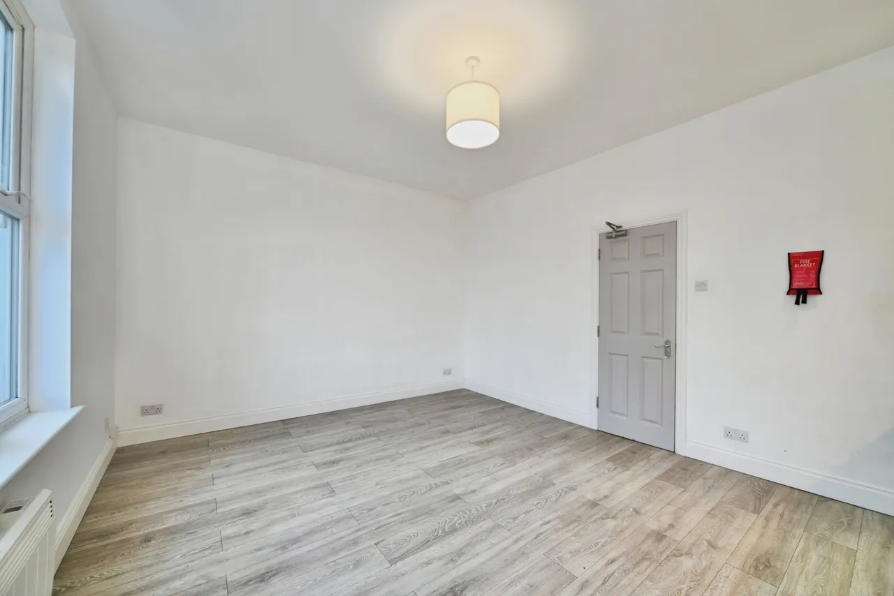 Cedar Road, London, Ch, N17, photo 36
