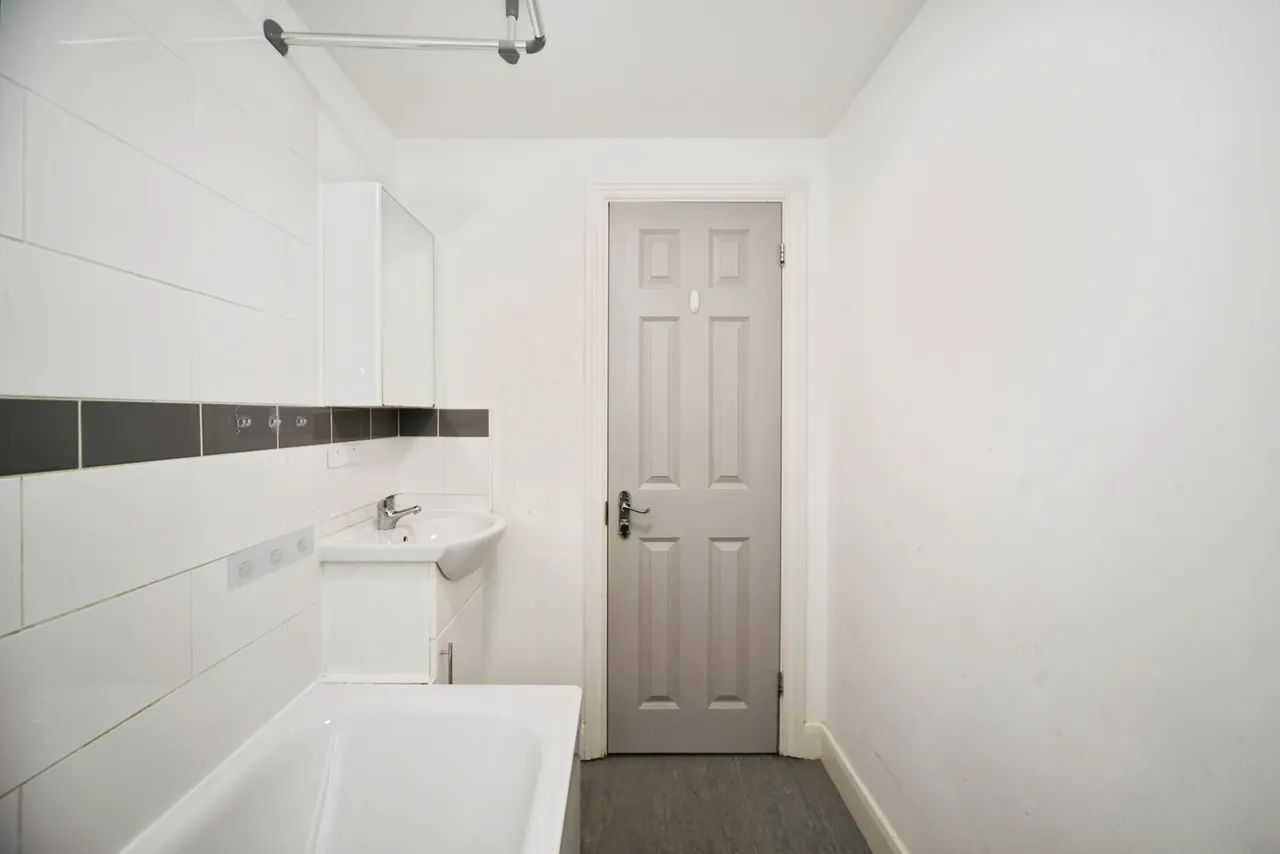 Cedar Road, London, Ch, N17, photo 24