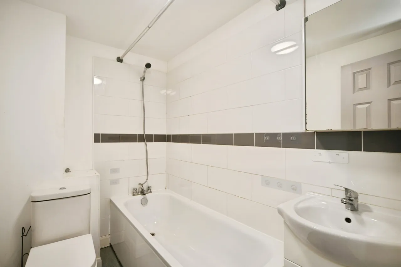 Cedar Road, London, Ch, N17, photo 23