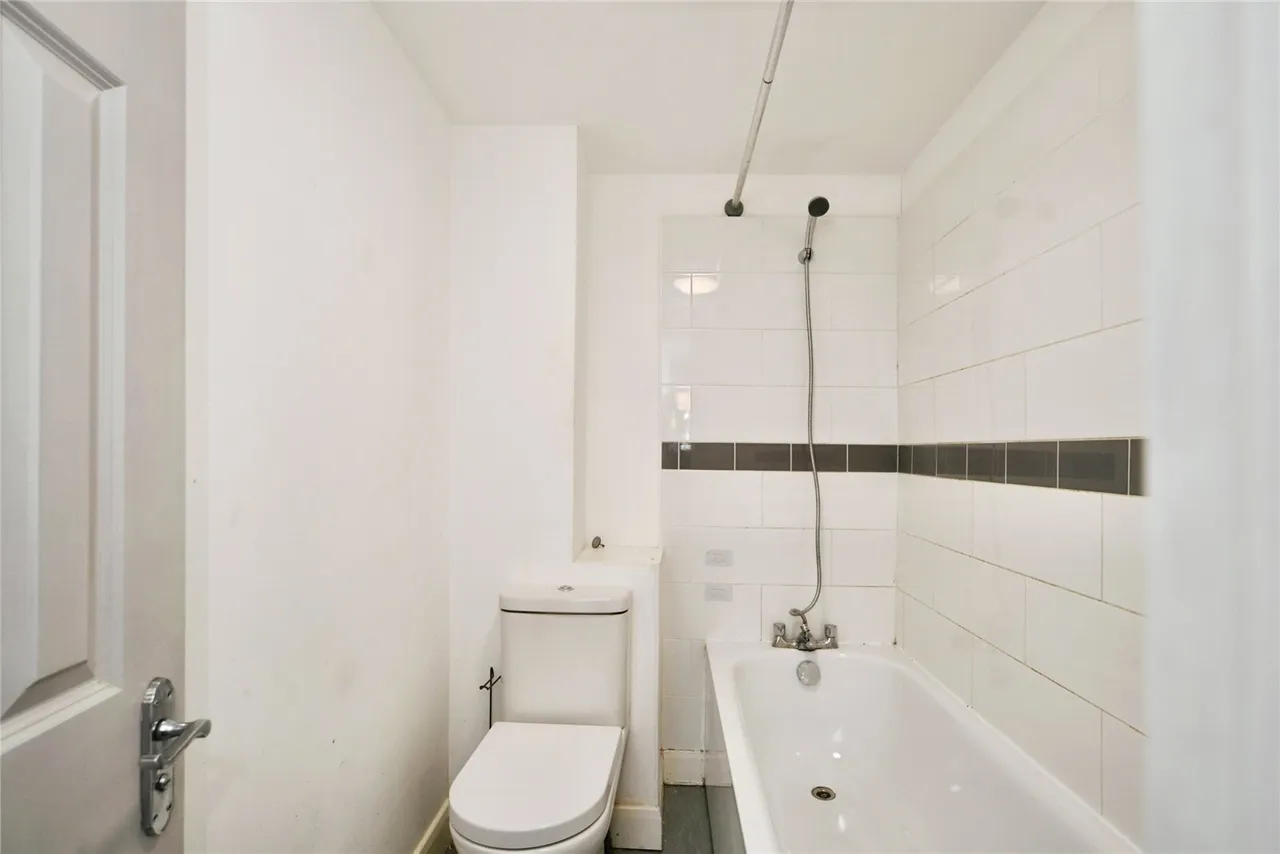 Cedar Road, London, Ch, N17, photo 12