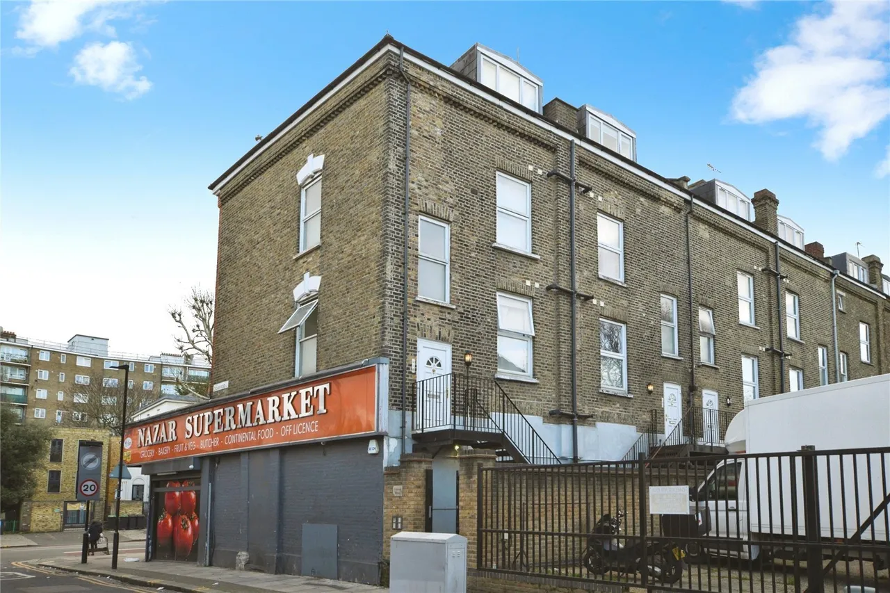 Cedar Road, London, Ch, N17, photo 15