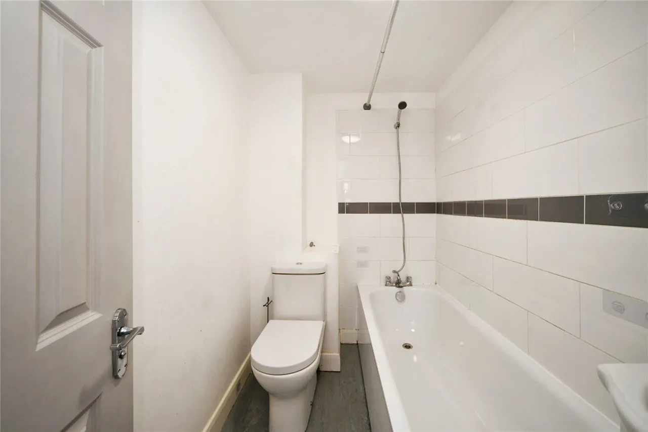 Cedar Road, London, Ch, N17, photo 13