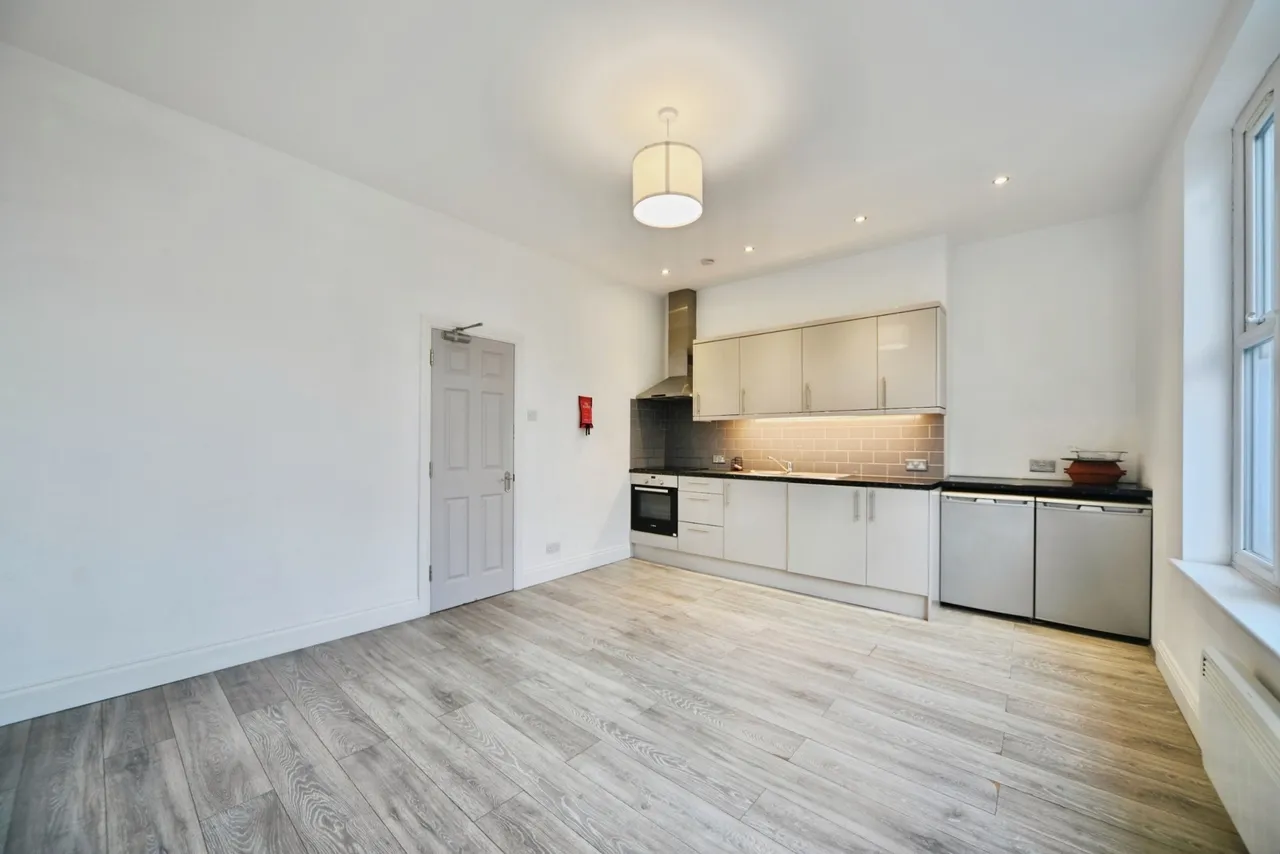 Cedar Road, London, Ch, N17, photo 33