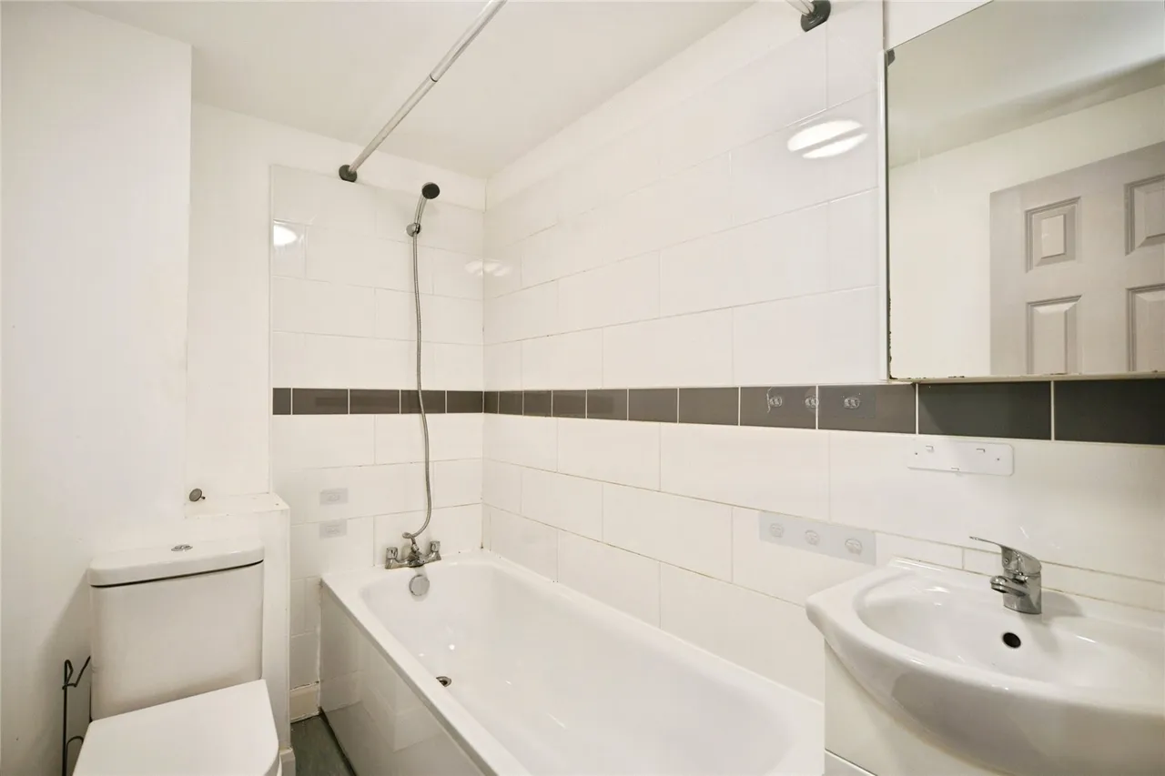 Cedar Road, London, Ch, N17, photo 17