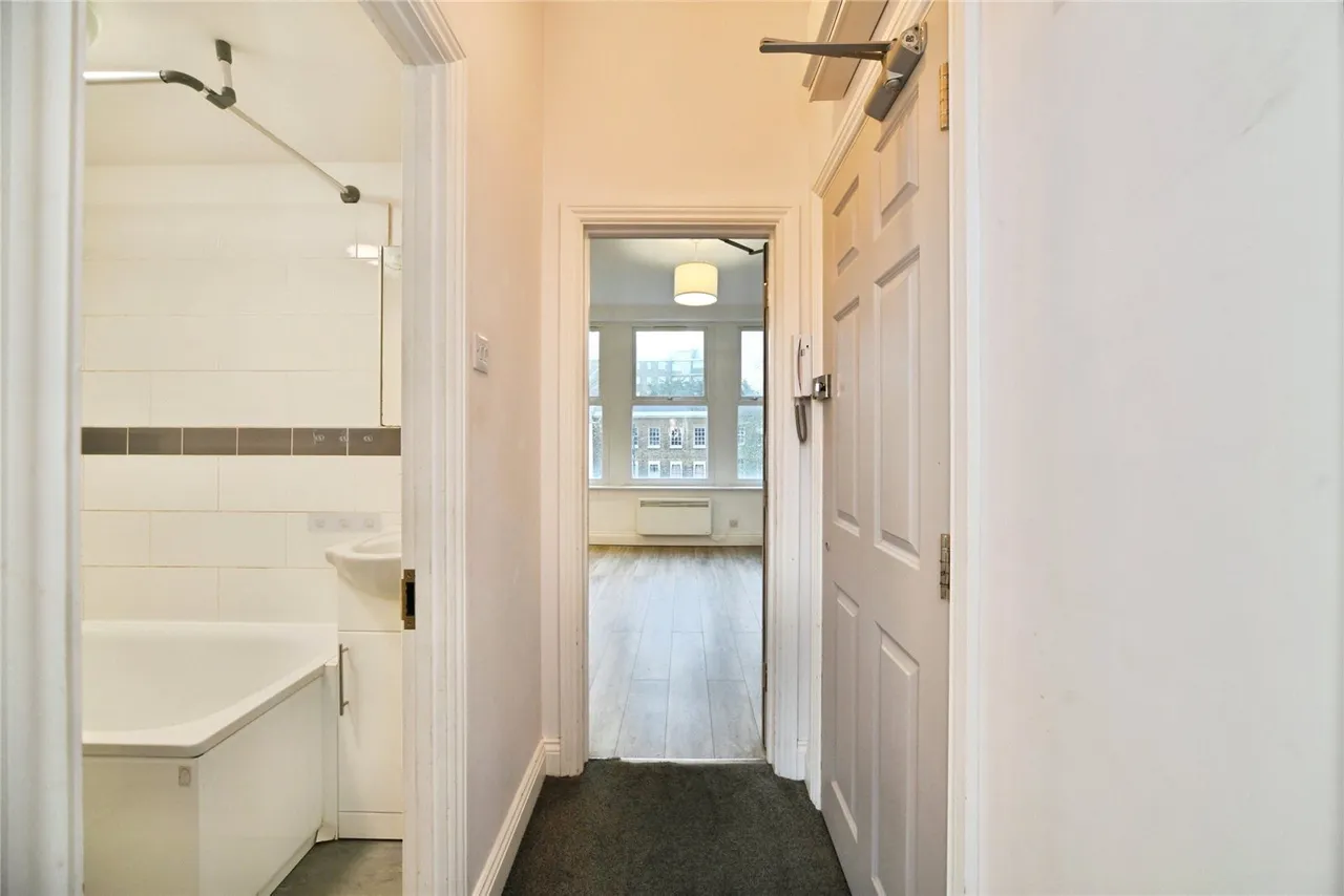 Cedar Road, London, Ch, N17, photo 22