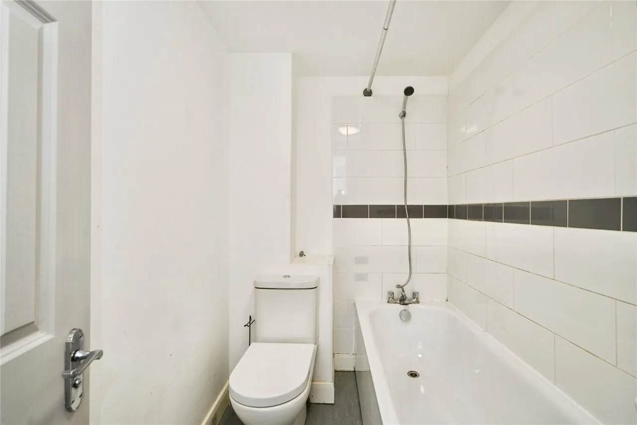 Cedar Road, London, Ch, N17, photo 2
