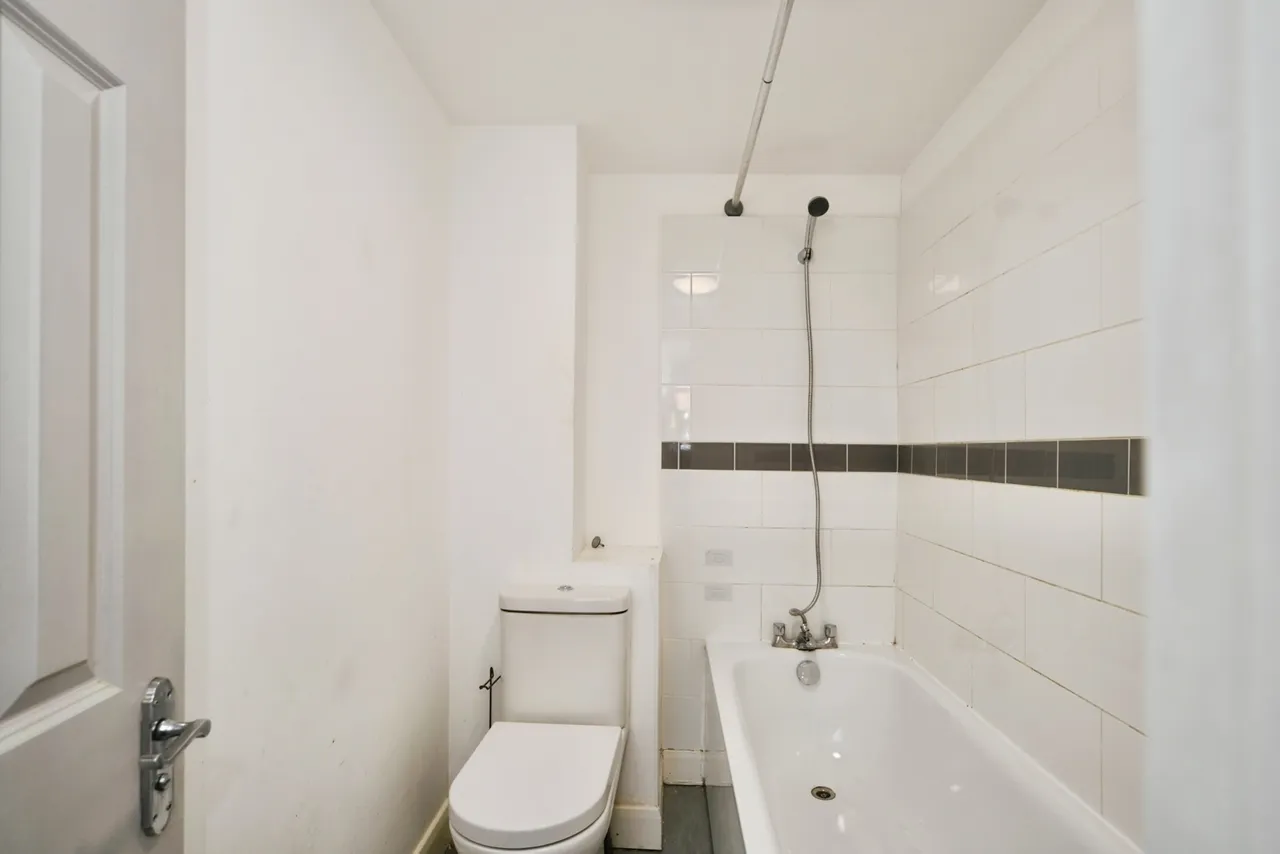 Cedar Road, London, Ch, N17, photo 40