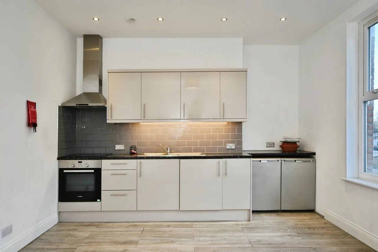 Cedar Road, London, Ch, N17, photo 31