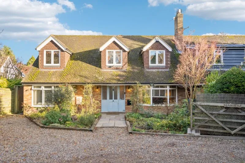 4 bed house for sale — Hedsor Road, Bourne End SL8 5DN