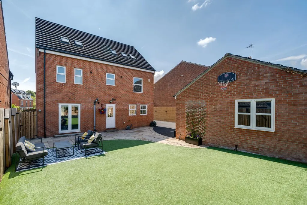 Fern View, Gomersal BD19 4PE, photo 27