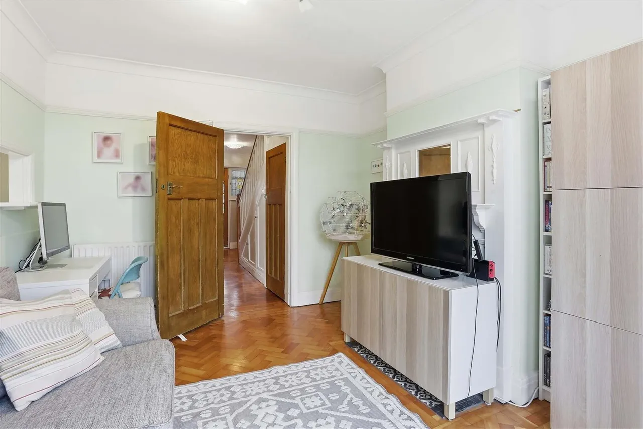 St Dunstans Hill, Cheam, Surrey, SM1 2LP, photo 11
