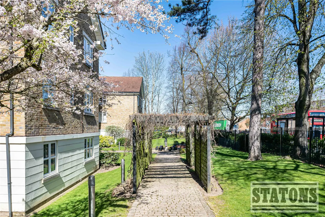 High Road, Whetstone, London, N20 9PF, photo 14