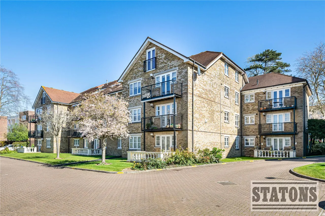 3 bed flat for sale — High Road, Whetstone, London, N20 9PF