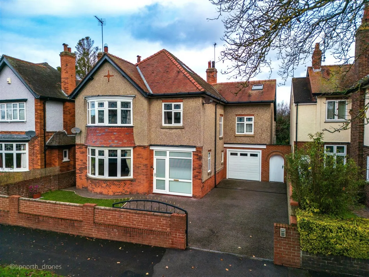 5 bed house for sale — Shaftesbury Road, Bridlington