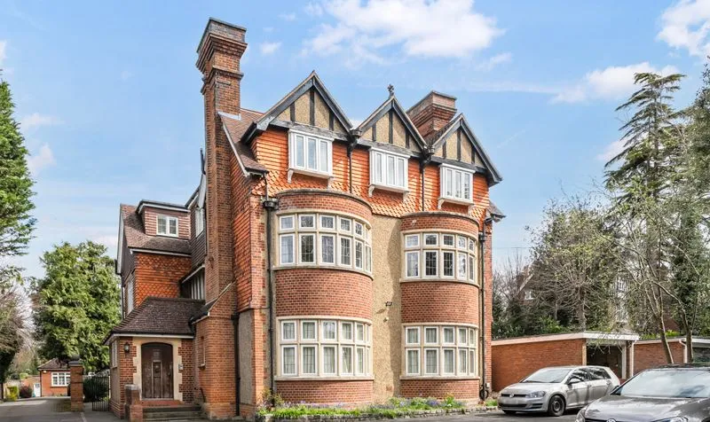 2 bed flat for sale, College Road, Epsom, KT17